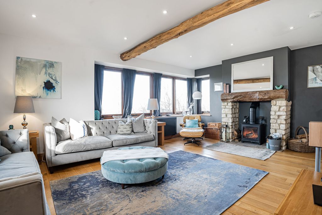 Property photo 2 of 40 Sitting Room