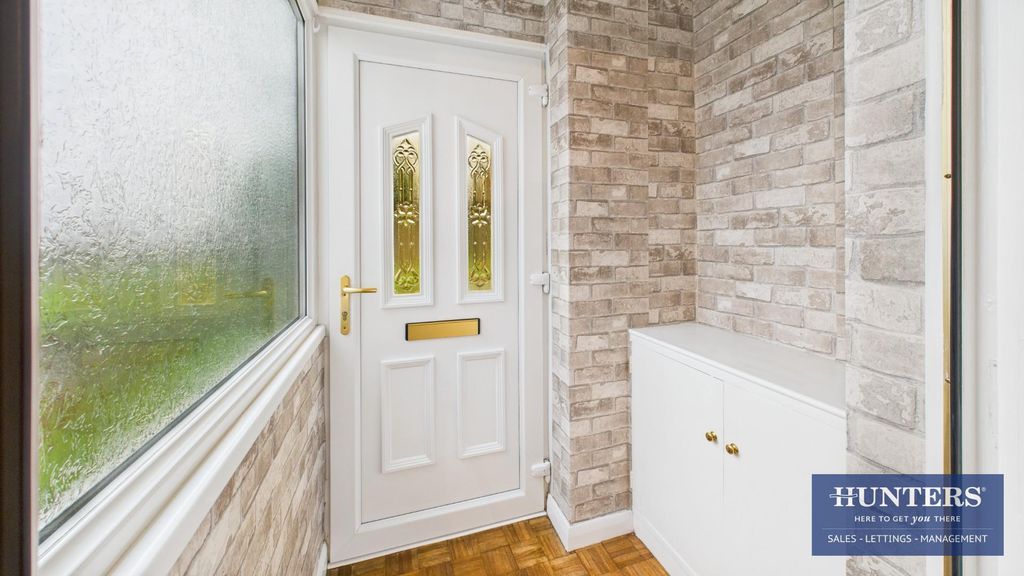 Property photo 2 of 18 Entry