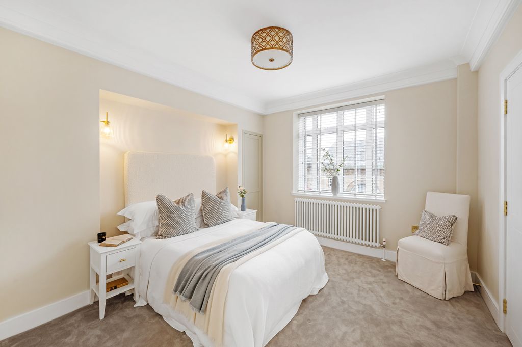 Property photo 2 of 8 Rosscourt Mansions-4