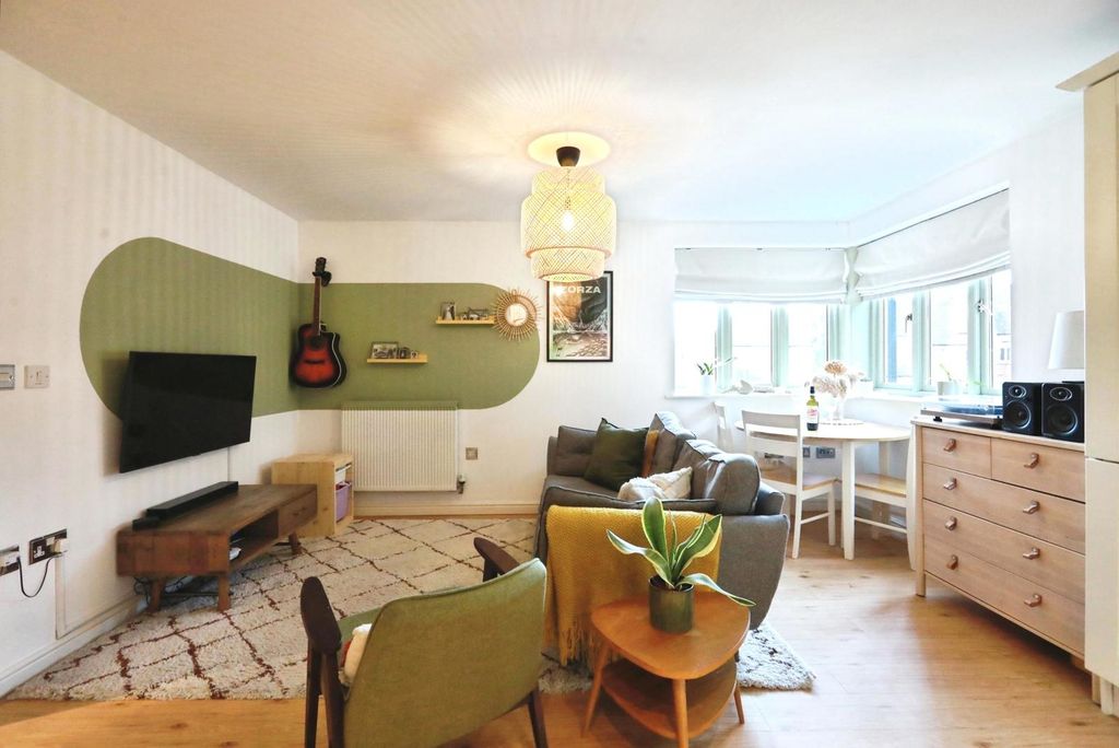 Property photo 2 of 17 Pbox-Img.Jpg