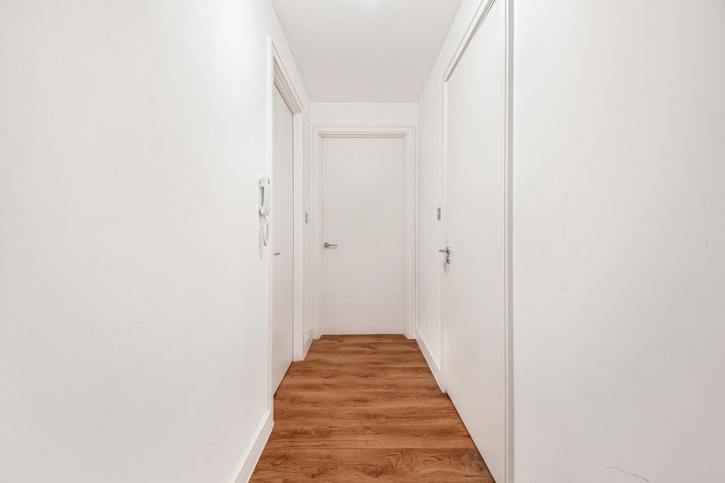 Property photo 2 of 16 Hallway