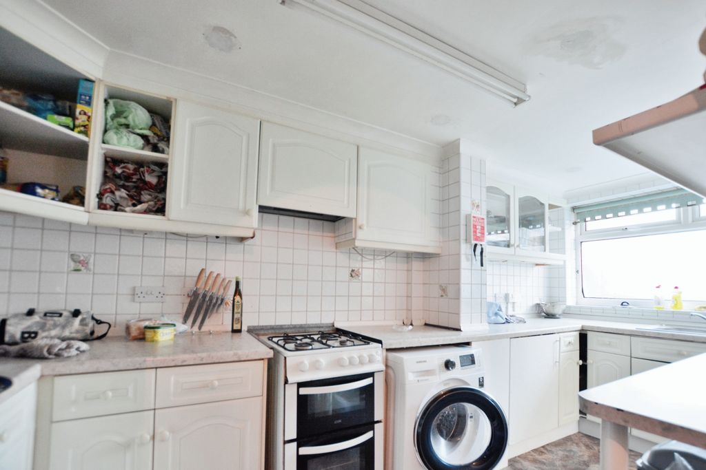 Property photo 3 of 9 4