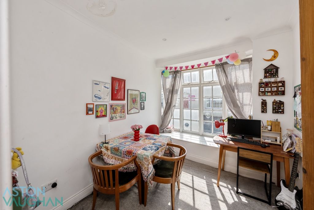 Property photo 2 of 15 4632751
