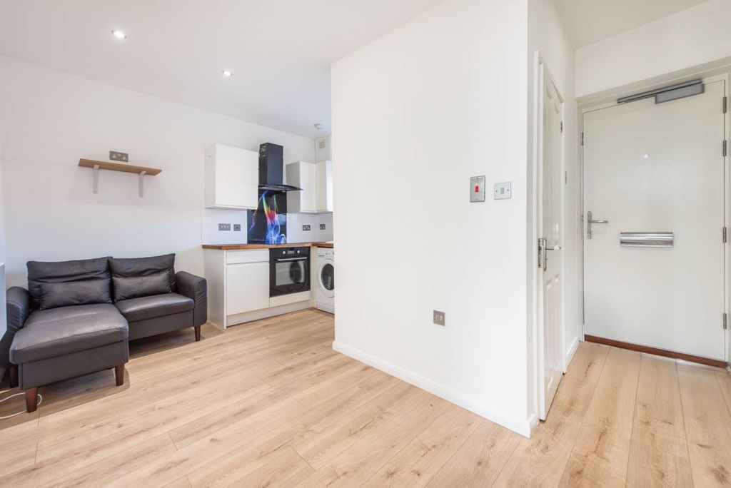 Property photo 3 of 6