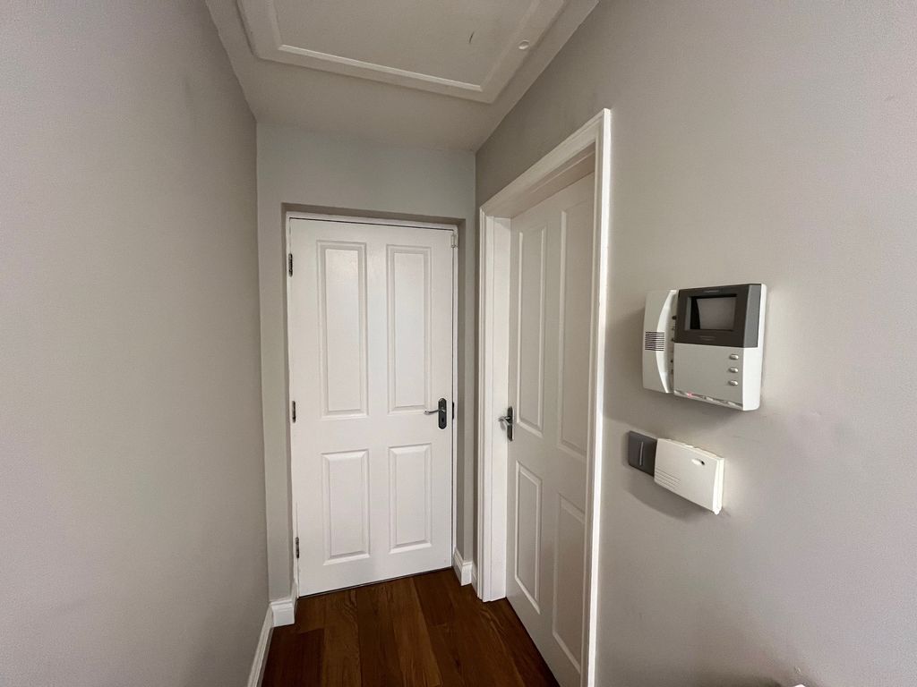 Property photo 2 of 18 Image