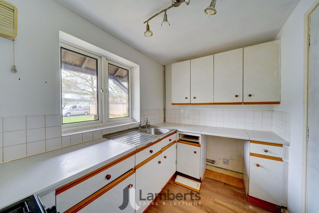 Property photo 3 of 13 Kitchen