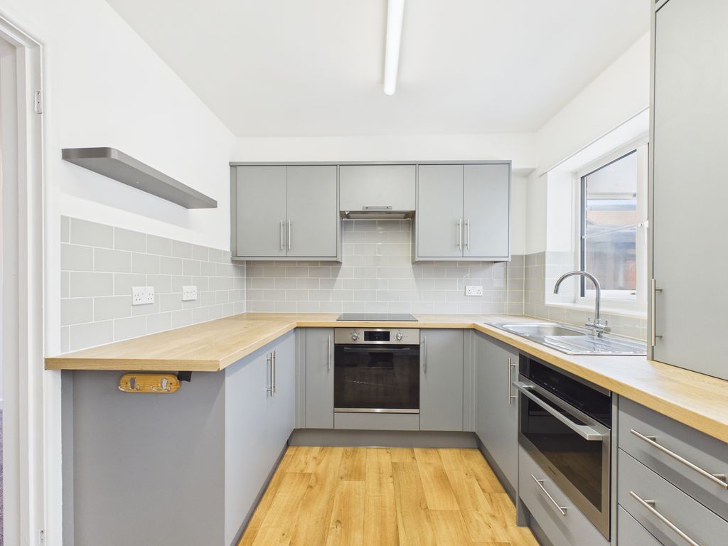 Property photo 2 of 17 Kitchen