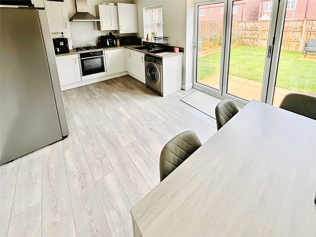 Property photo 3 of 19 Kitchen