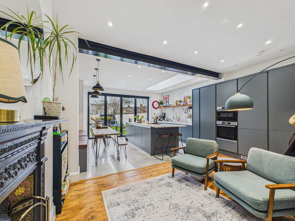 Property photo 3 of 31