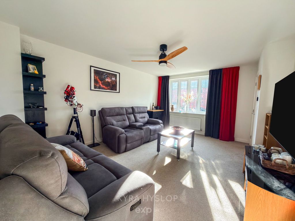 Property photo 3 of 17