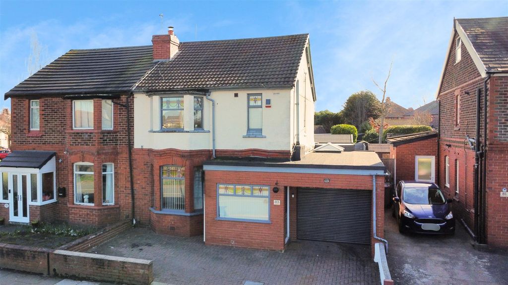 Property photo 1 of 35 Freckleton Road For Sale