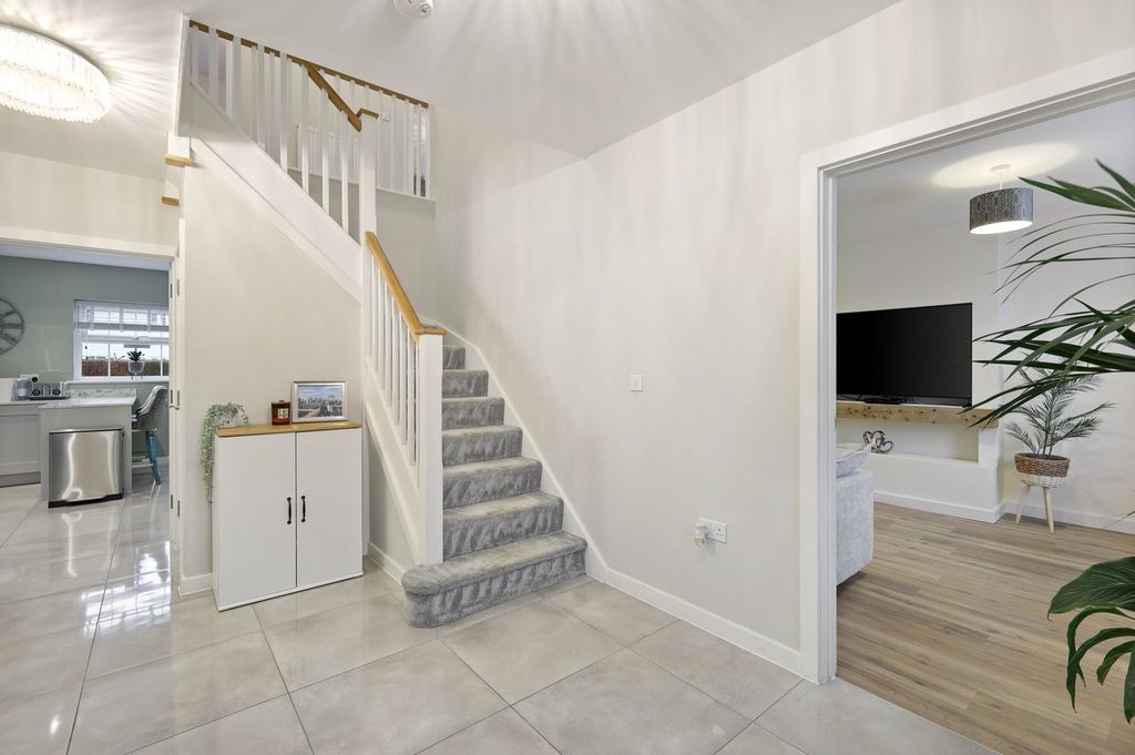 Property photo 3 of 29