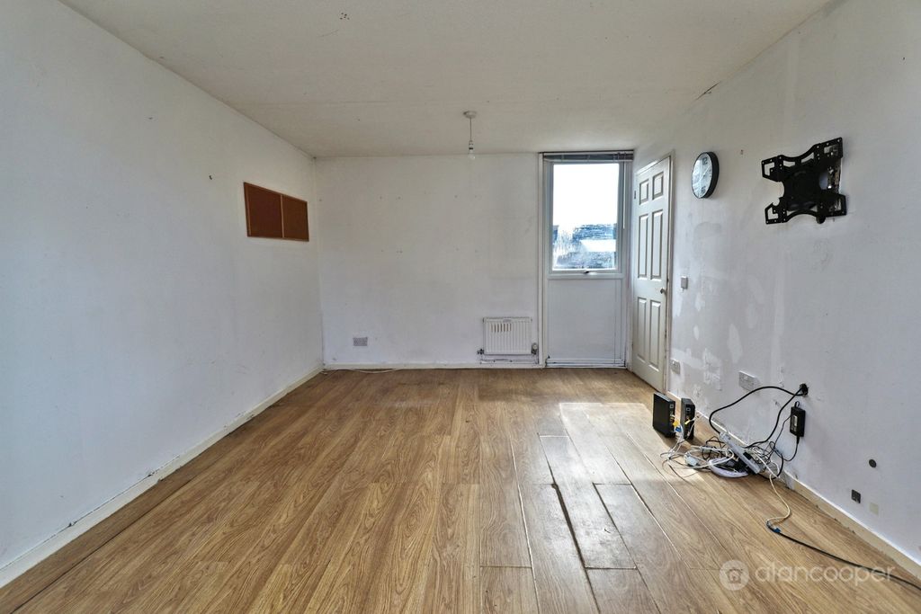 Property photo 2 of 16 4009862