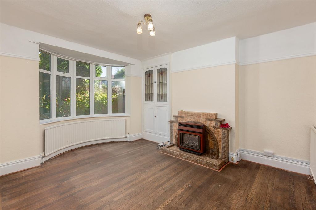 Property photo 3 of 54