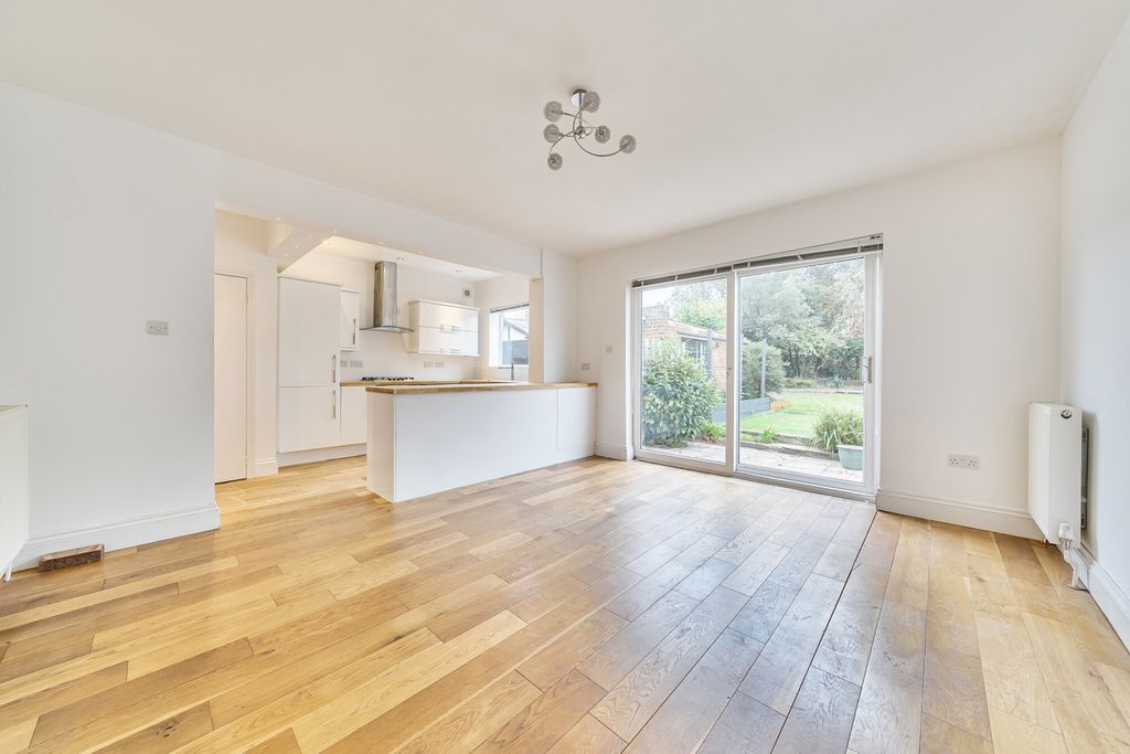 Property photo 3 of 17 Kitchen/Reception