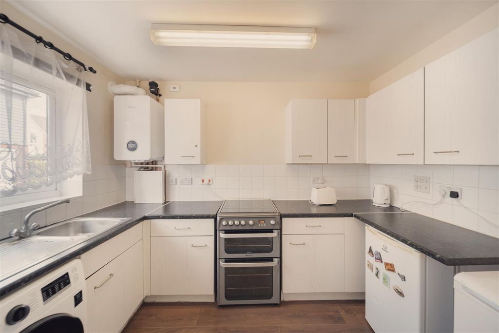 Property photo 3 of 11 7 Callisto Ct-10.Jpg