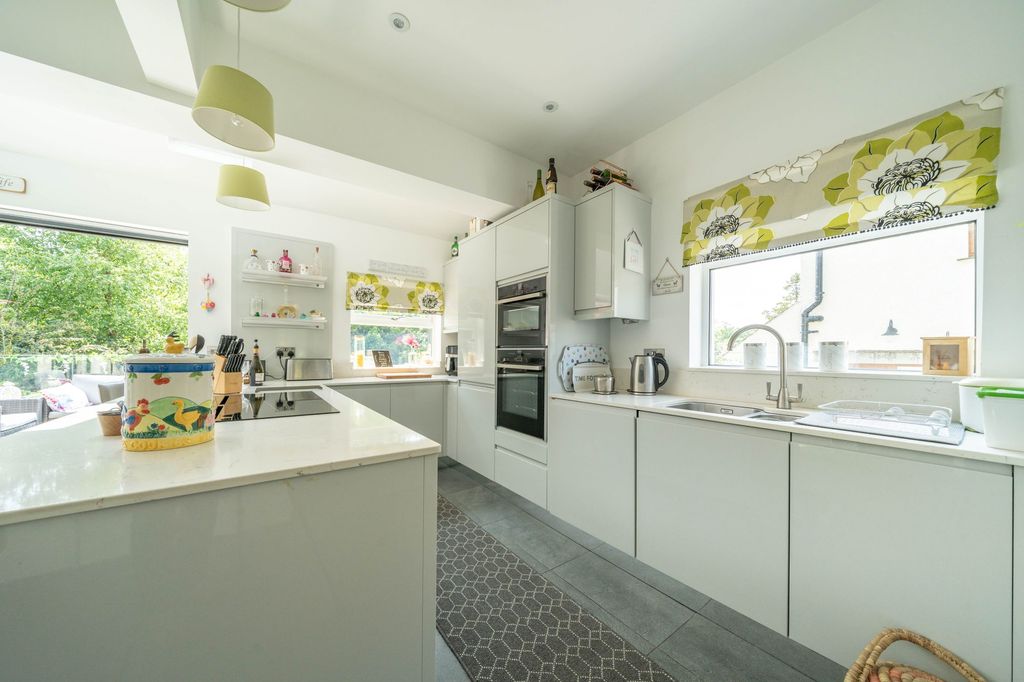 Property photo 3 of 24 Kitchen/Diner