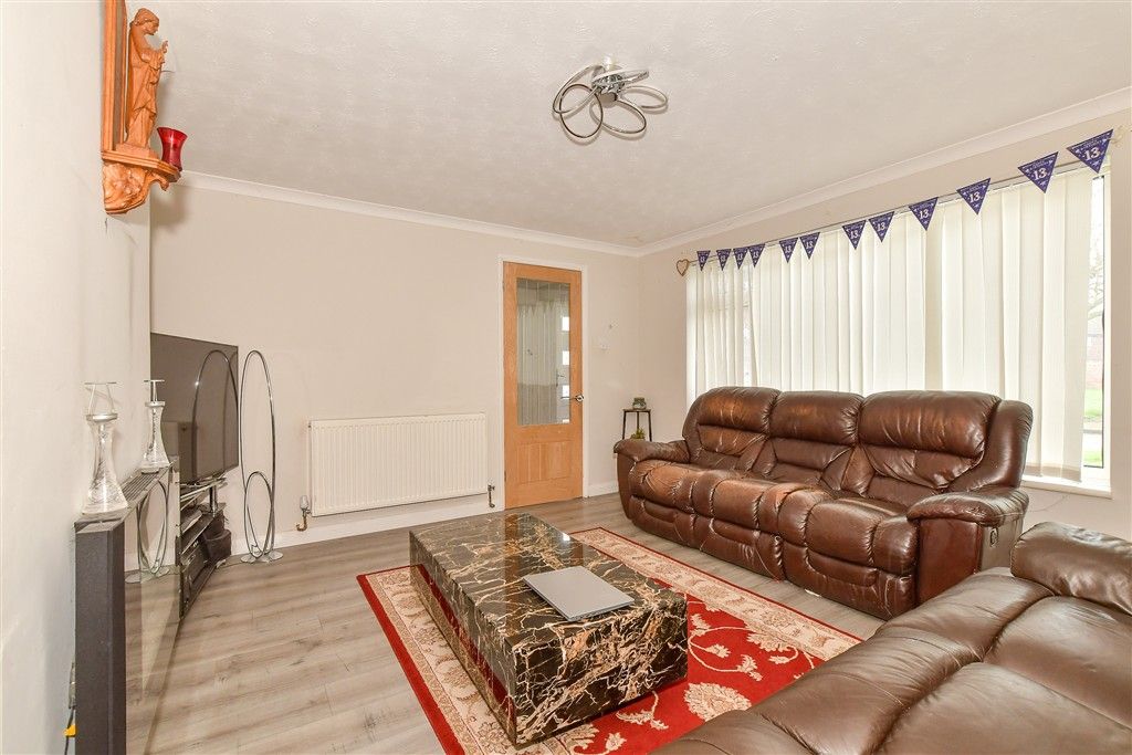 Property photo 1 of 14 Lounge