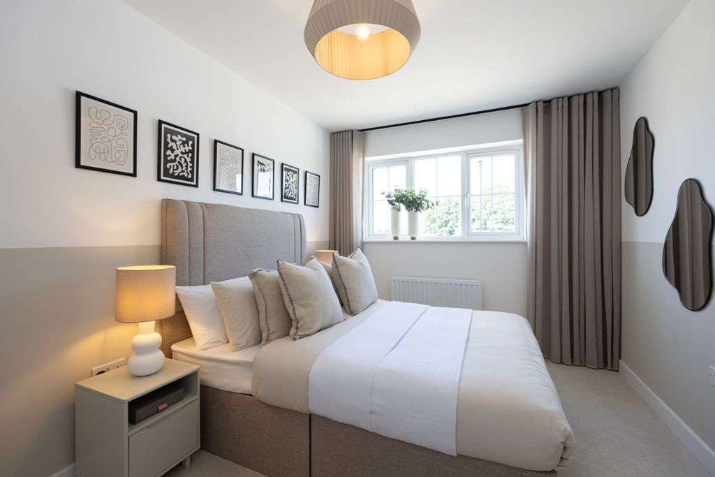 Property photo 1 of 11 Bedroom 2