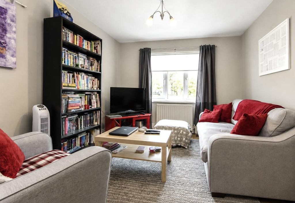 Property photo 2 of 9 955Fba5B-90Ed-472A-A2F2-4837Db0Ed6A2.Jpg
