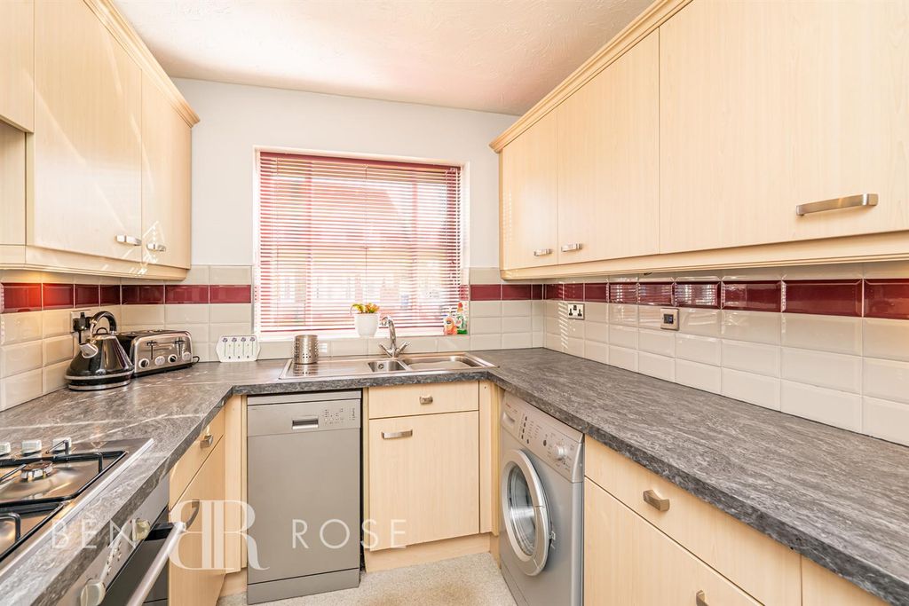 Property photo 3 of 16 Kitchen