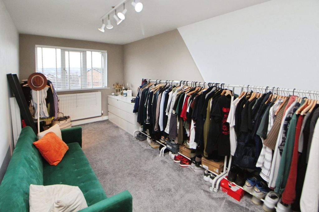 Additional image 11 of 4 bed detached house to rentShropshire Drive, Glossop, Derbyshire SK13