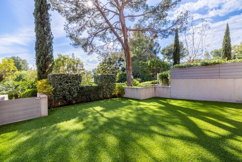 Property photo 3 of 20 Private Garden