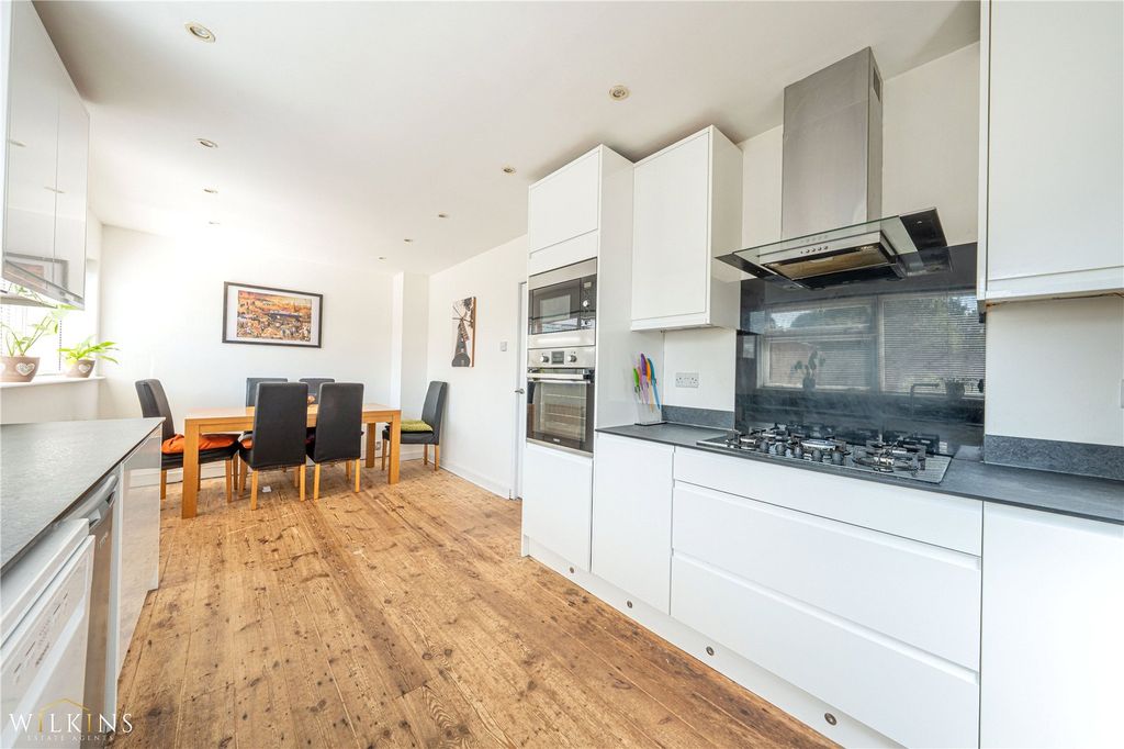 Property photo 2 of 38 Picture No. 14