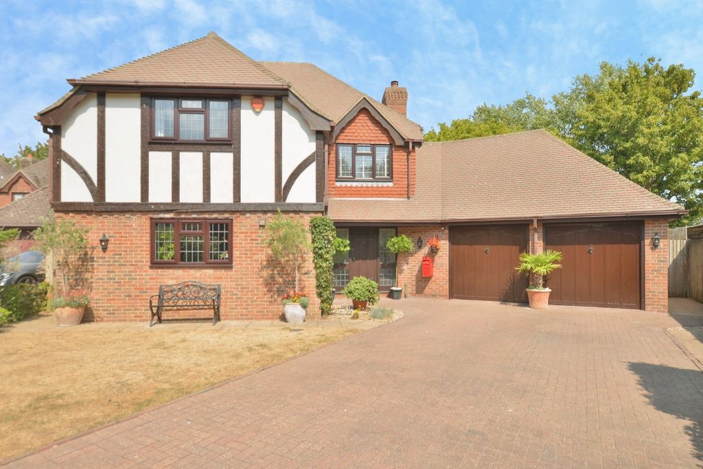 4 bed detached house for saleOrchard Drive, Littlestone, New Romney, Kent TN28