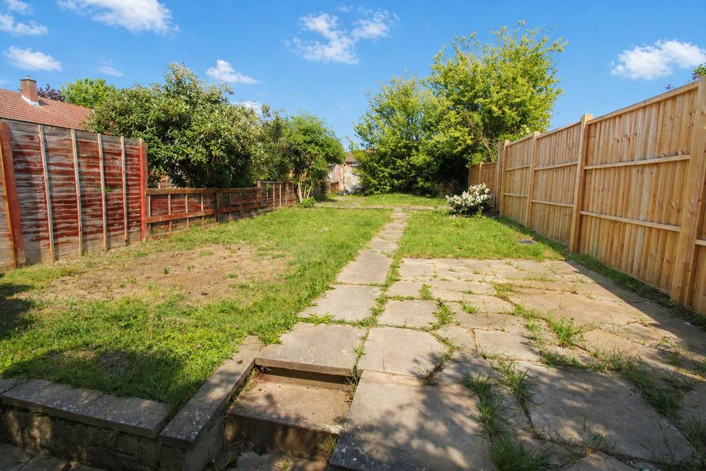 Property photo 3 of 12 Garden.Png