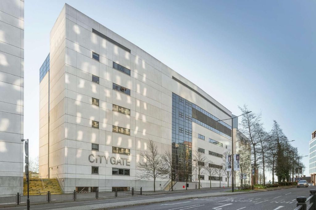 Property photo 1 of 6