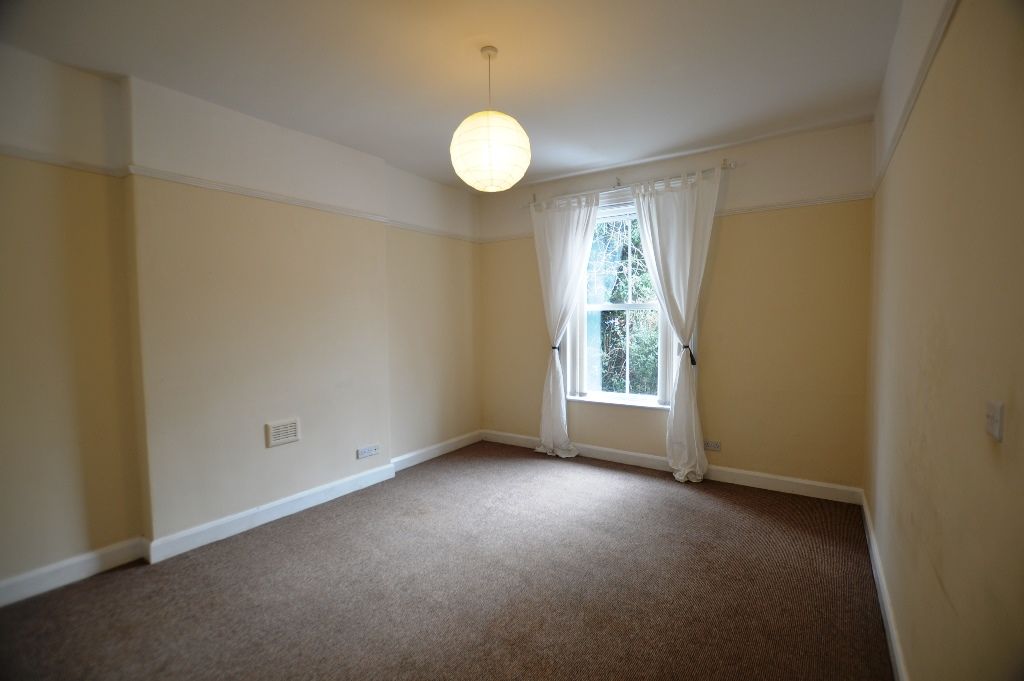 Property photo 2 of 6 Bedroom