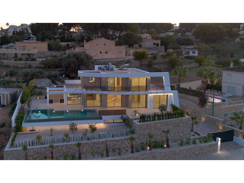 Property photo 1 of 50