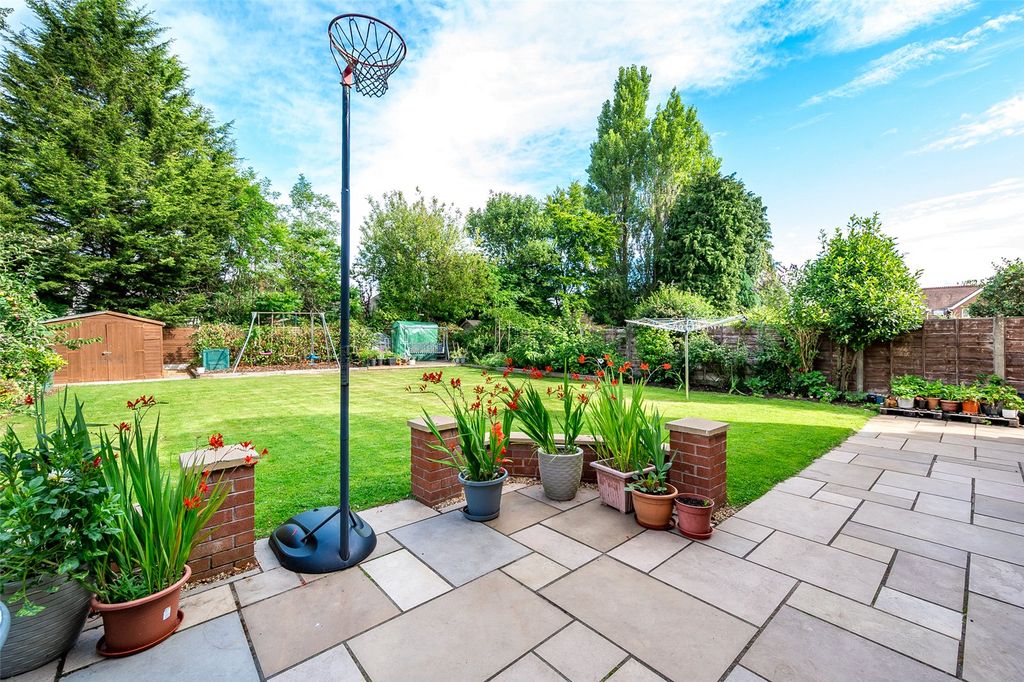 Property photo 3 of 28 Garden
