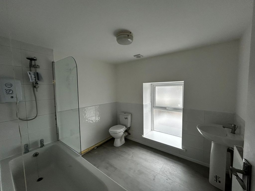 Additional image 5 of 2 bed flat to rentNew Road, Skewen SA10