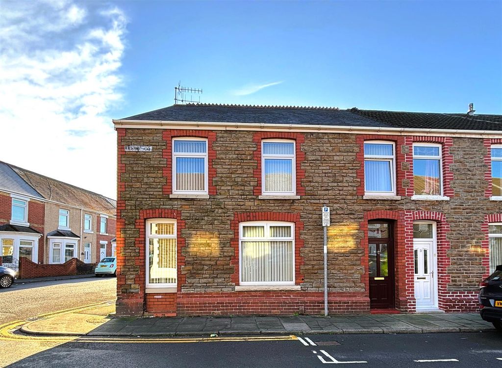 Property photo 1 of 17 Ground Floor