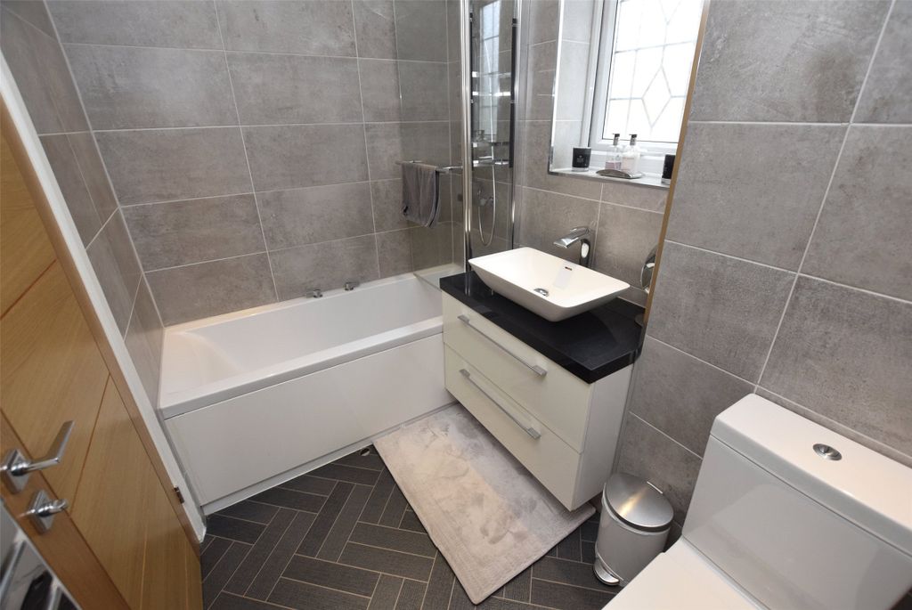 Property photo 3 of 21 Picture No. 06