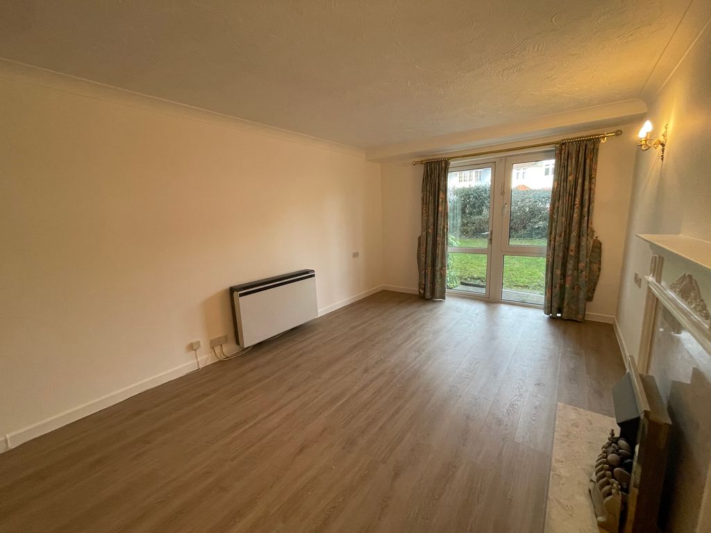 Property photo 3 of 9 Living Room