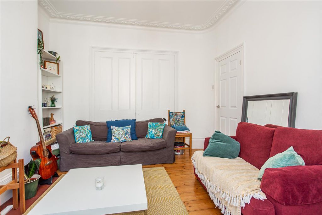 Property photo 3 of 14 Reception