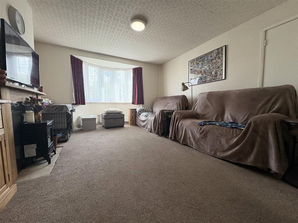 Property photo 2 of 17 Lounge