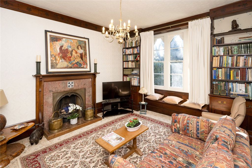 Property photo 3 of 20 Library