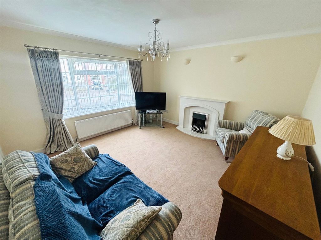 Property photo 2 of 15 Lounge