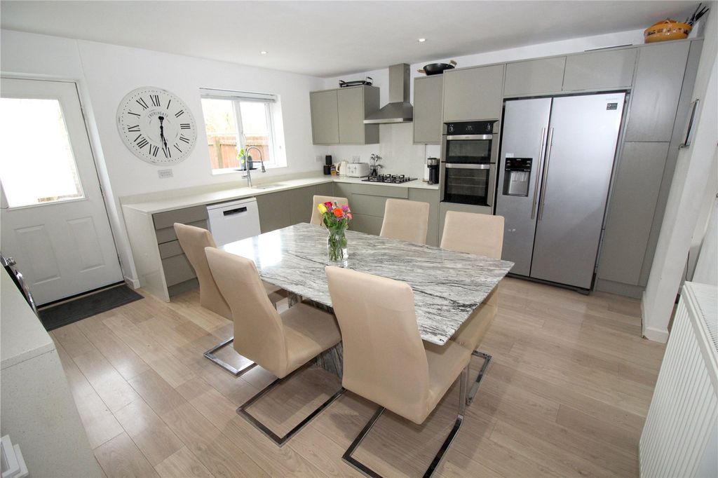 Property photo 2 of 16 Picture No. 14