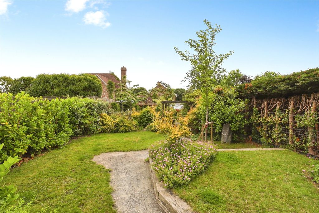 Property photo 2 of 14 Garden