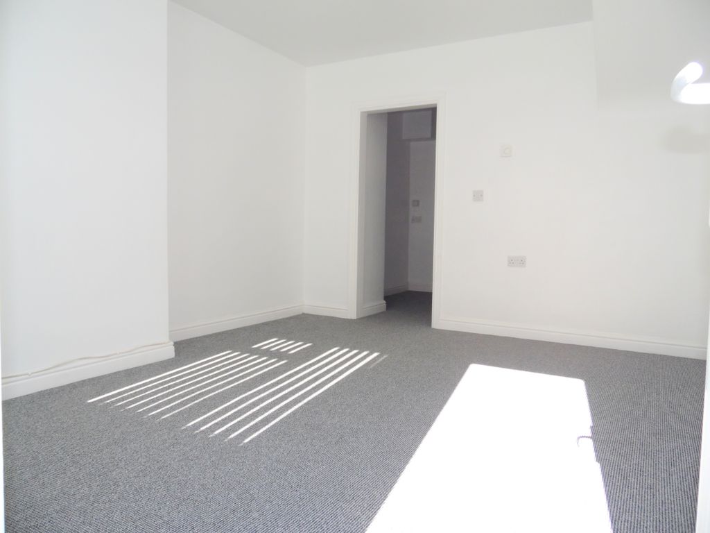 Property photo 3 of 29 Lounge