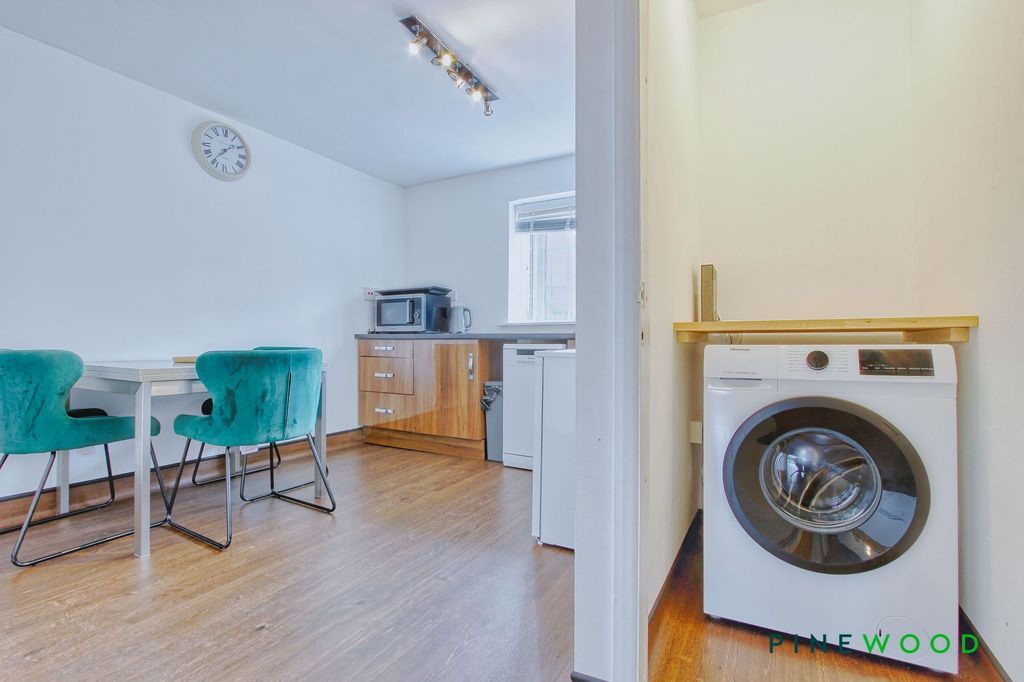 Property photo 3 of 17 Kitchen Diner/Utility Alcove