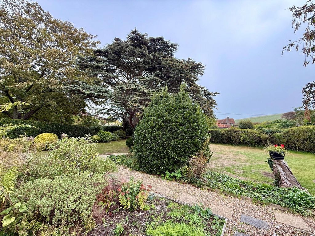 Property photo 3 of 19 Picture No. 12