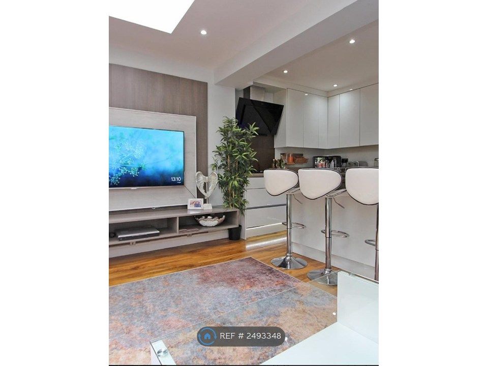 Property photo 1 of 32