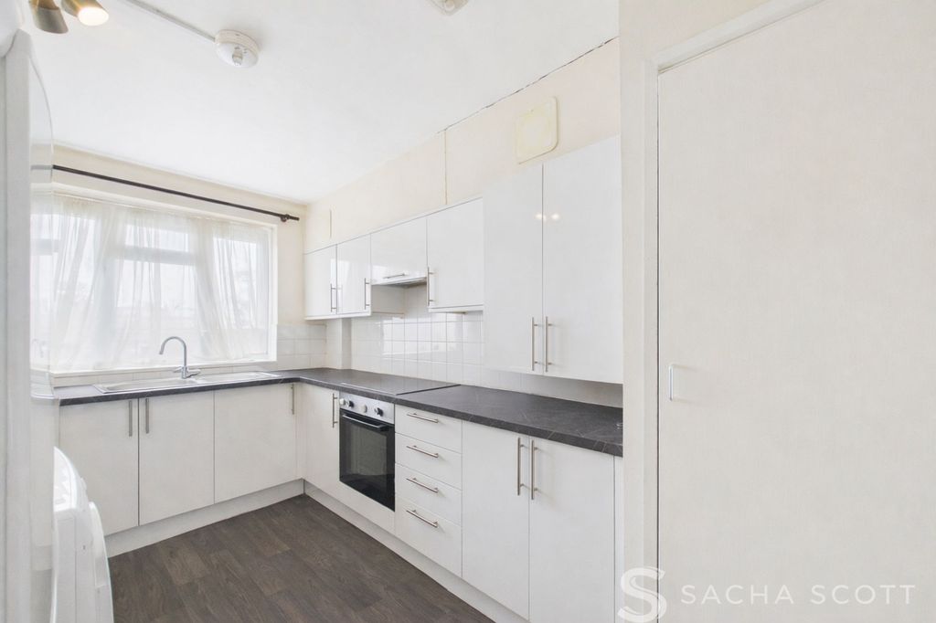 Property photo 3 of 12 Kitchen