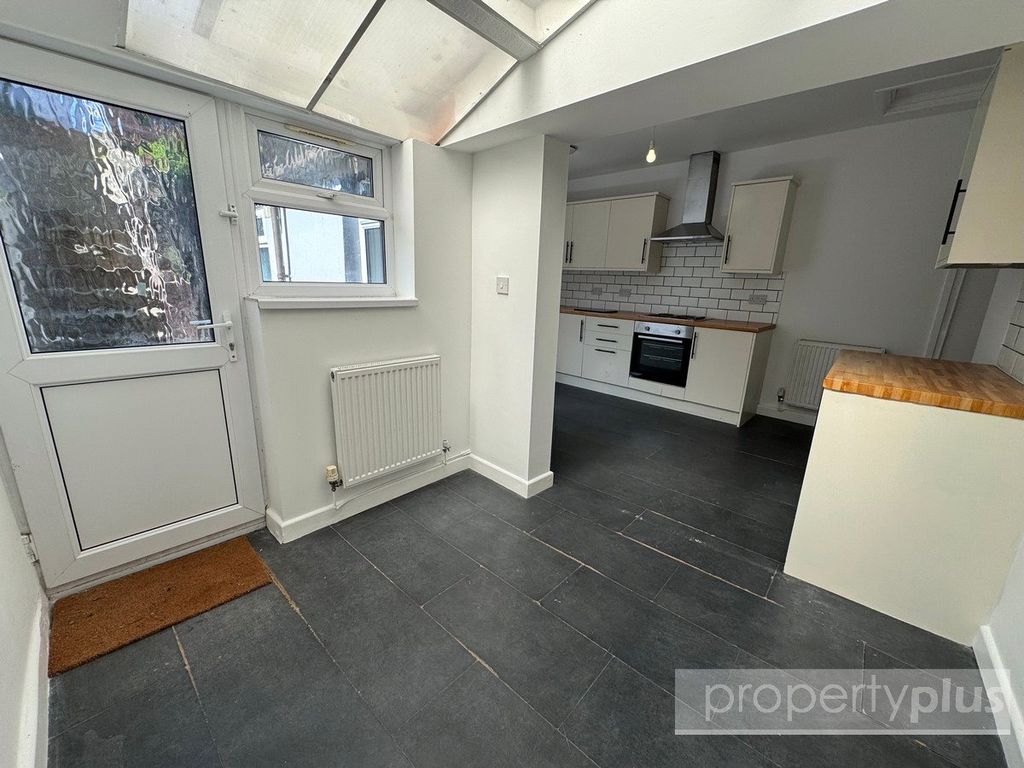 Property photo 2 of 17 Picture No. 14